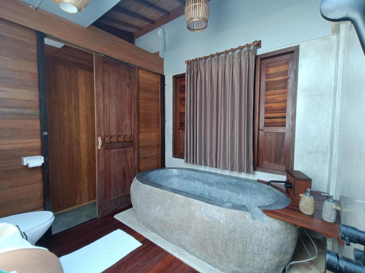 Putra'Lebah Amed Guest House Buitenkant foto