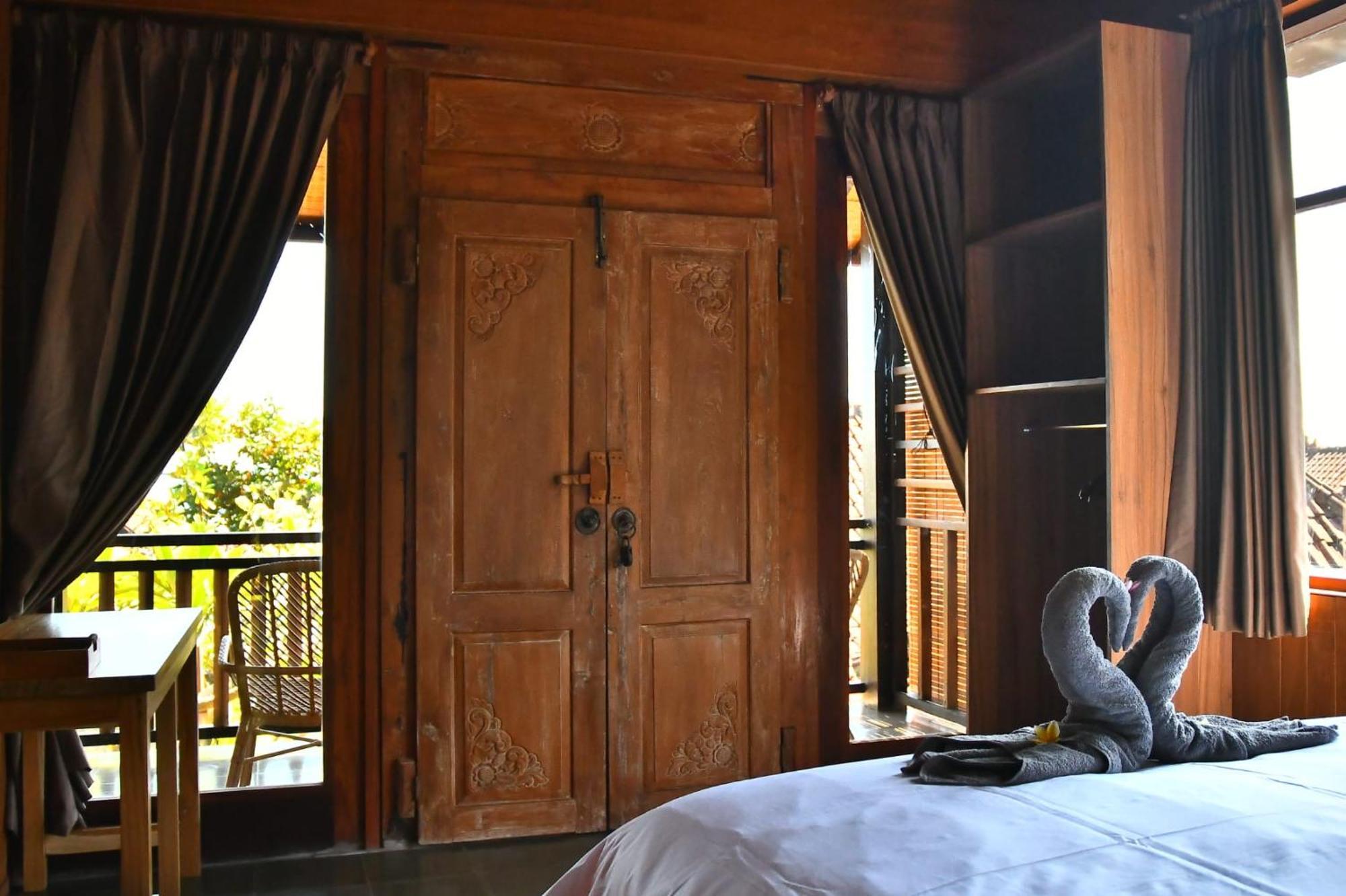 Putra'Lebah Amed Guest House Buitenkant foto