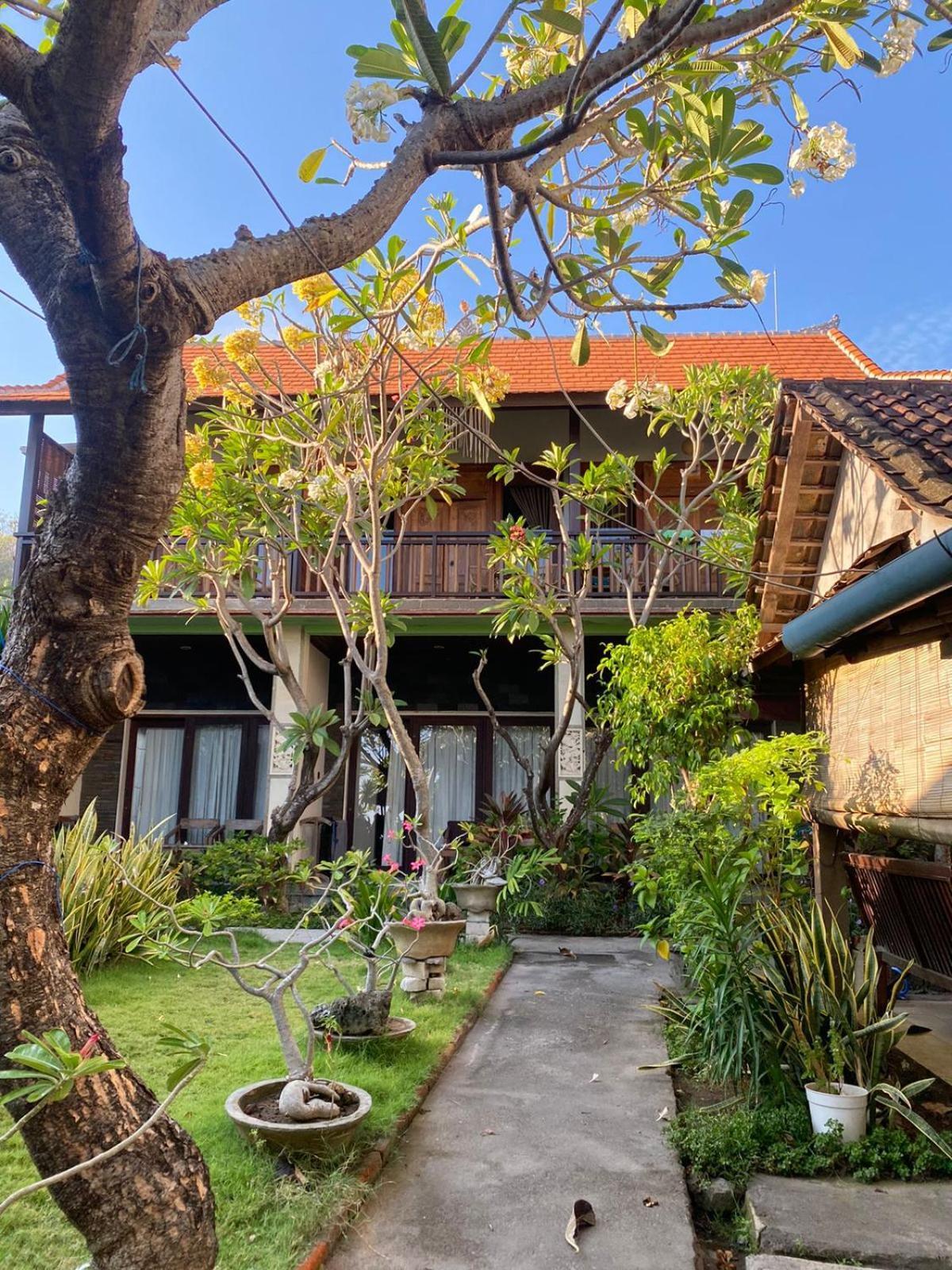 Putra'Lebah Amed Guest House Buitenkant foto