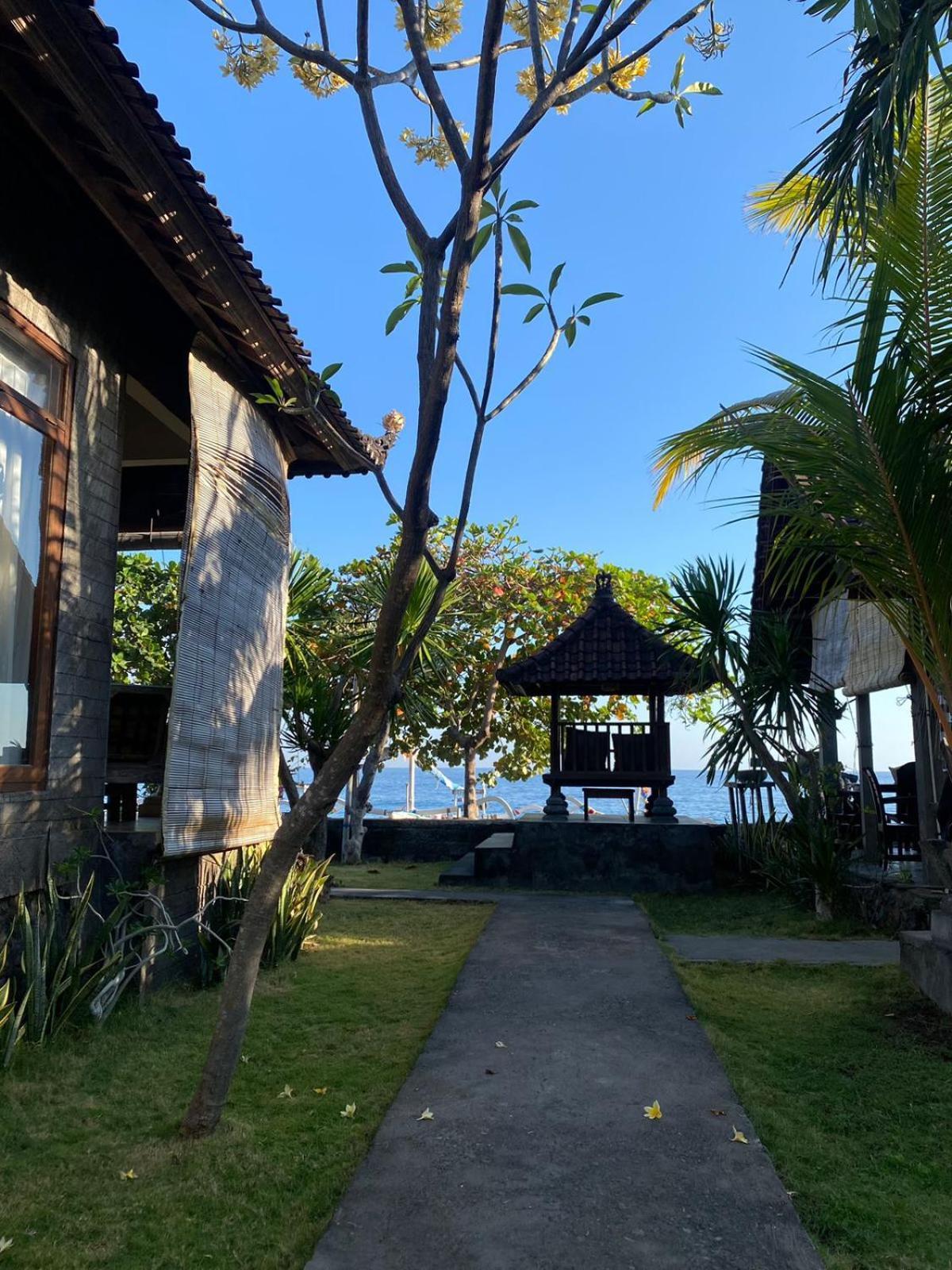 Putra'Lebah Amed Guest House Buitenkant foto