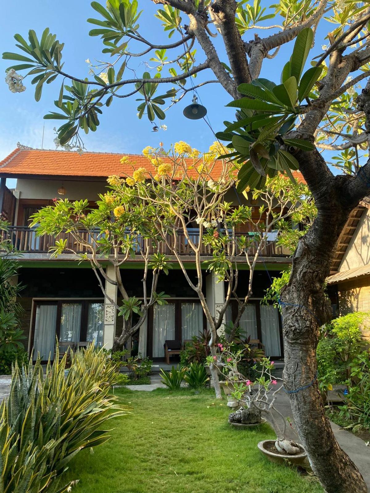 Putra'Lebah Amed Guest House Buitenkant foto