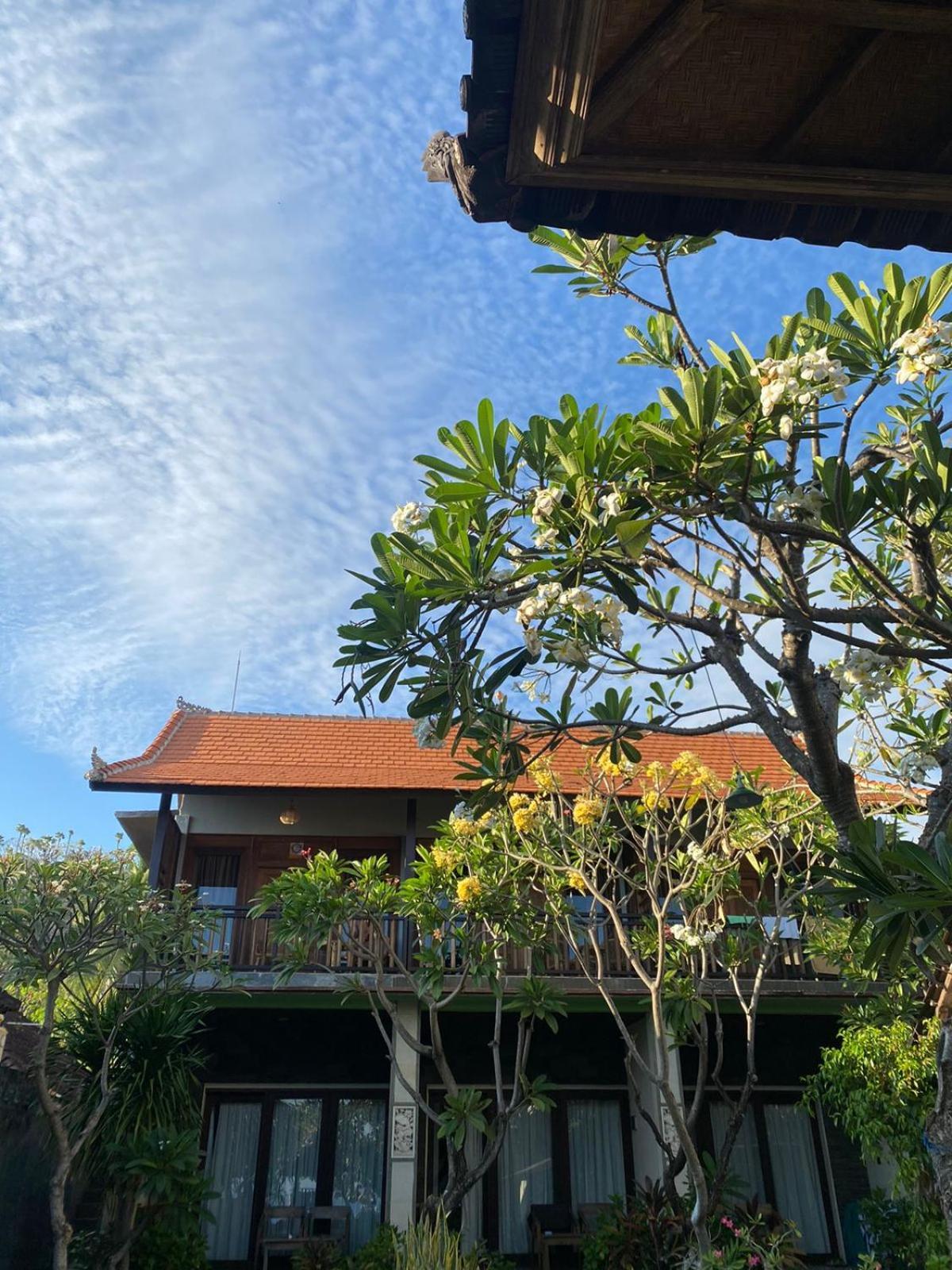 Putra'Lebah Amed Guest House Buitenkant foto