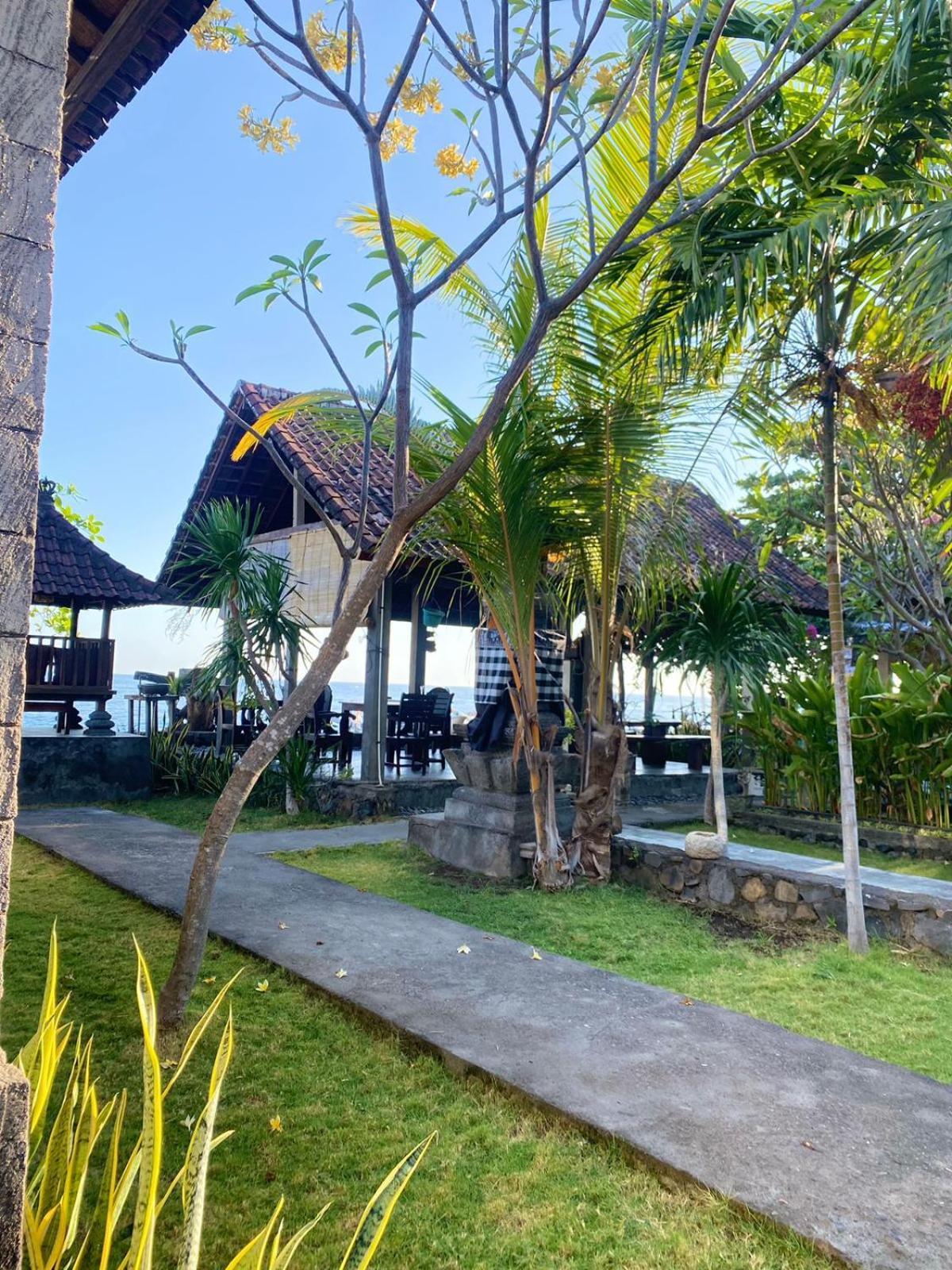 Putra'Lebah Amed Guest House Buitenkant foto