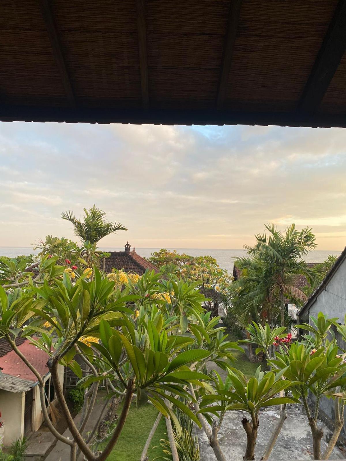 Putra'Lebah Amed Guest House Buitenkant foto