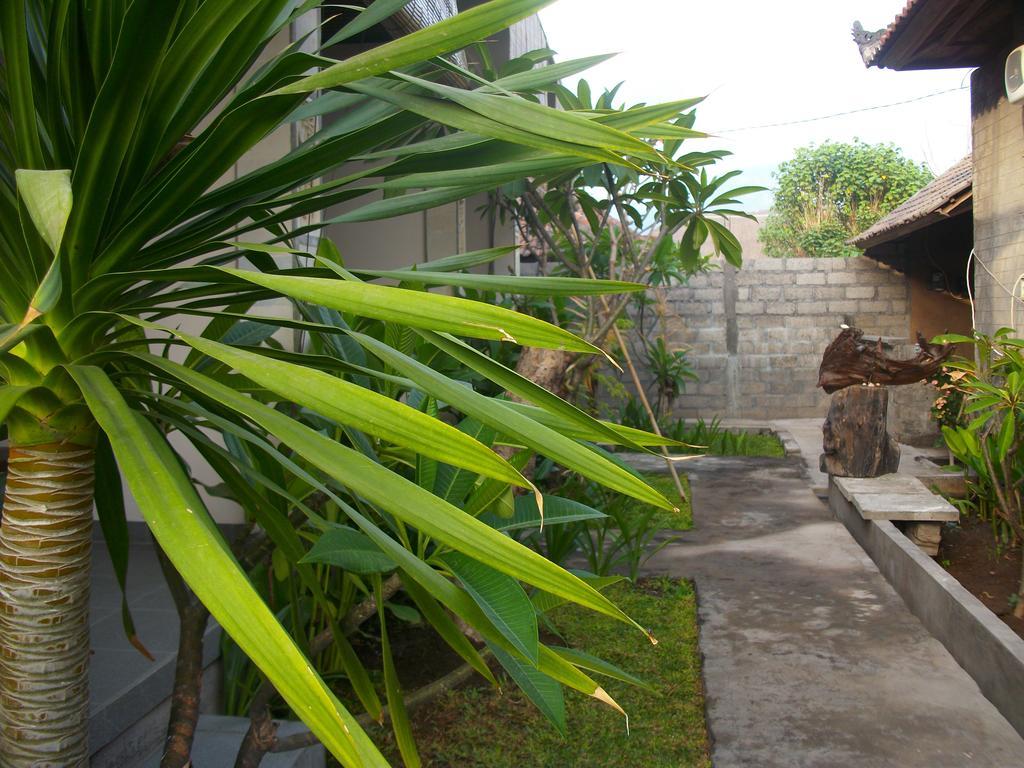 Putra'Lebah Amed Guest House Buitenkant foto